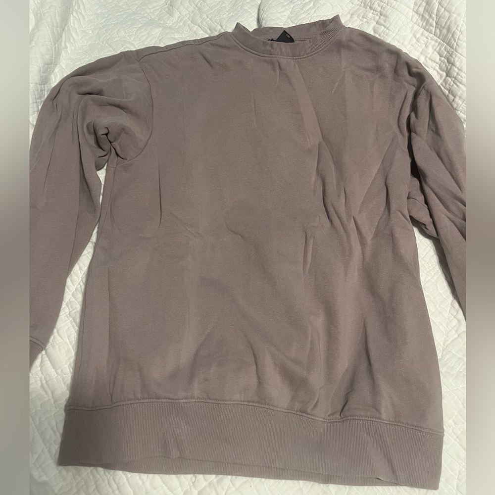 NWOT- H&M crewneck sweatshirt